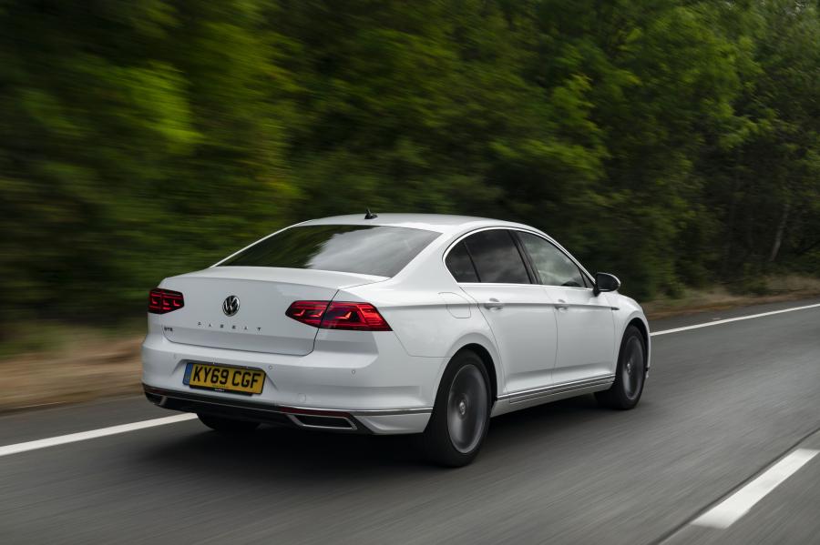  Volkswagen Passat GTE (B8) 2019 года  (UK) (фото 17 из 26)